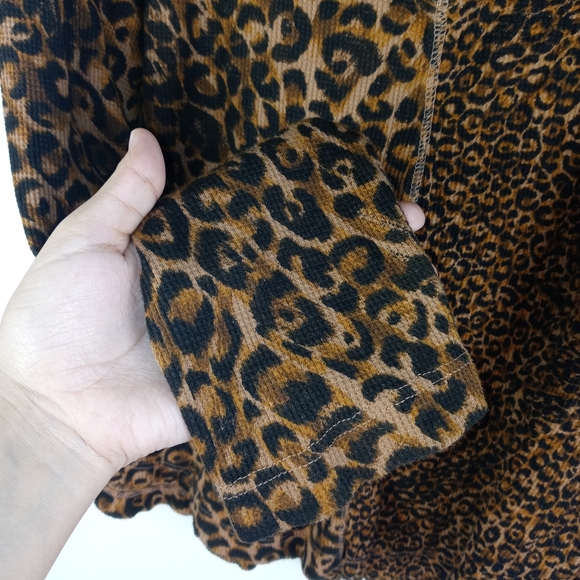 Pilcro Anthropologie Leopard Print Top Size M - Picture 4 of 14